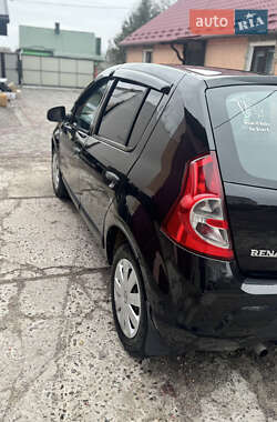 Хэтчбек Renault Sandero 2012 в Сокале