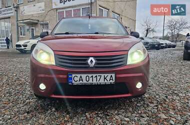 Хэтчбек Renault Sandero 2011 в Смеле