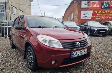 Хэтчбек Renault Sandero 2011 в Смеле