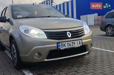 Хетчбек Renault Sandero 2011 в Дубні