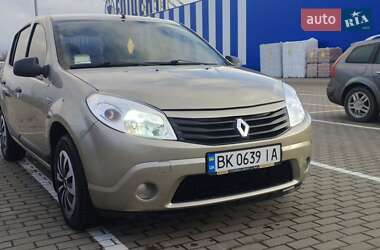 Хетчбек Renault Sandero 2011 в Дубні