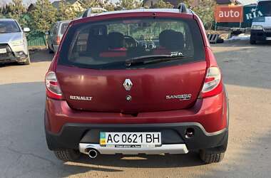 Хэтчбек Renault Sandero 2012 в 