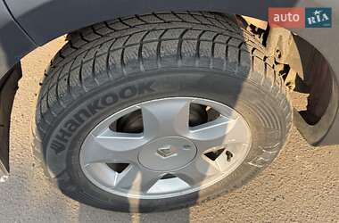 Хэтчбек Renault Sandero 2012 в 