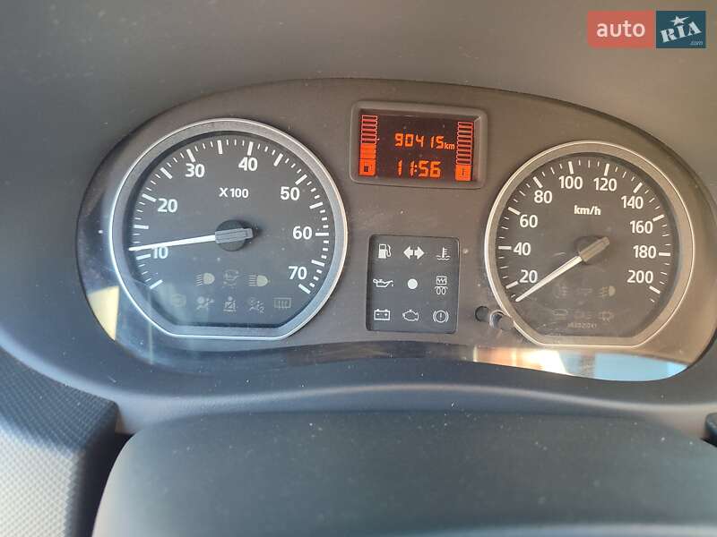 Хетчбек Renault Sandero 2012 в Вараші