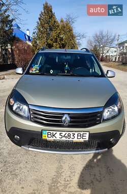 Хэтчбек Renault Sandero 2012 в Вараше