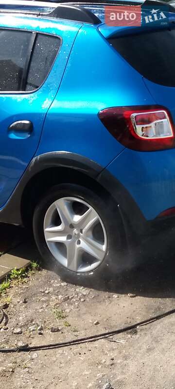 Хетчбек Renault Sandero 2015 в Дніпрі