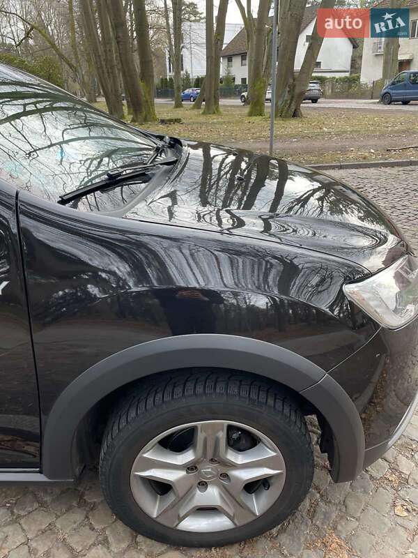 Хетчбек Renault Sandero 2017 в Львові