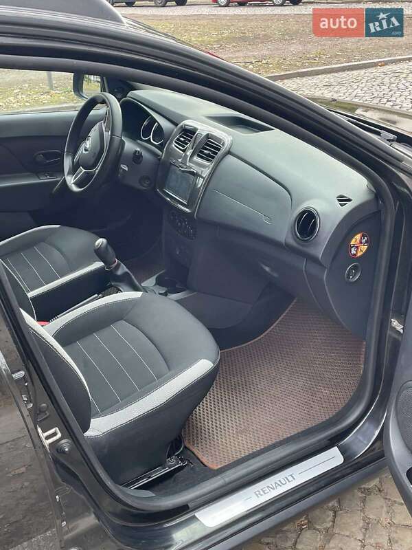 Хетчбек Renault Sandero 2017 в Львові