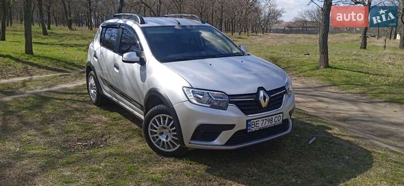 Хэтчбек Renault Sandero 2015 в Николаеве