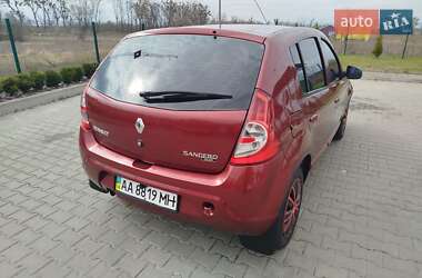 Хетчбек Renault Sandero 2012 в 