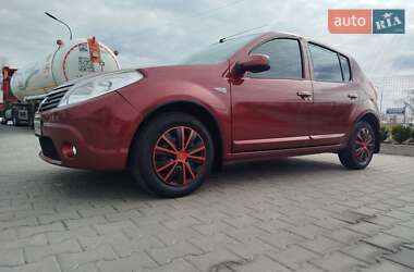 Хэтчбек Renault Sandero 2012 в Киеве