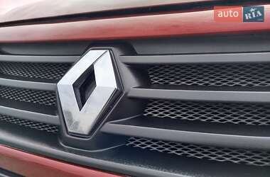 Хетчбек Renault Sandero 2012 в 