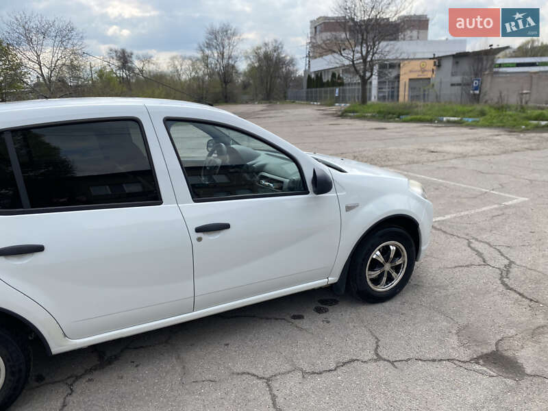 Хэтчбек Renault Sandero 2012 в Запорожье