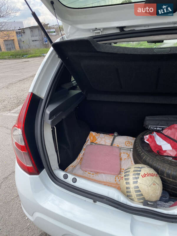 Хэтчбек Renault Sandero 2012 в Запорожье