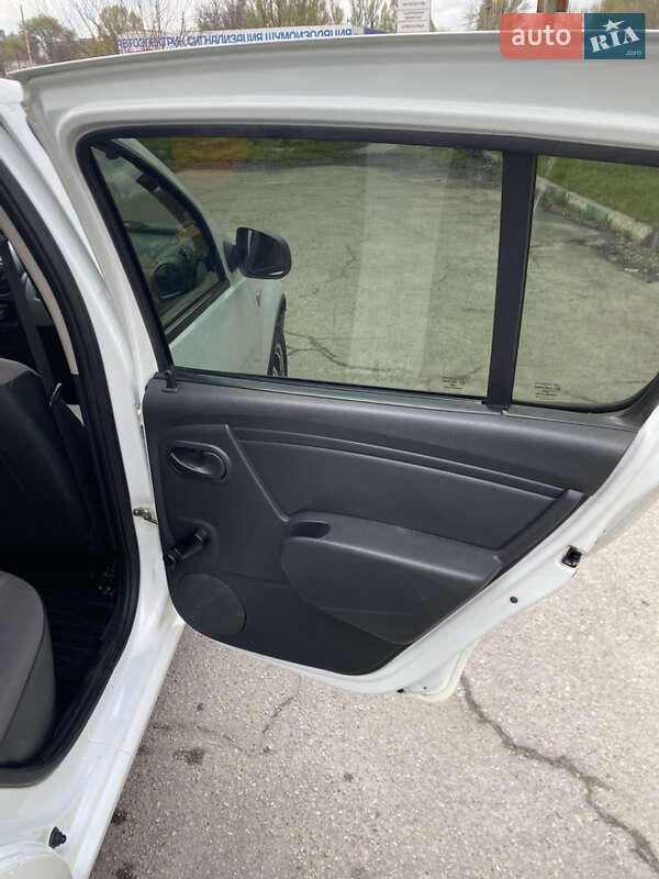 Хэтчбек Renault Sandero 2012 в Запорожье