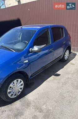 Хетчбек Renault Sandero 2011 в 