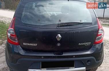 Хетчбек Renault Sandero 2012 в 