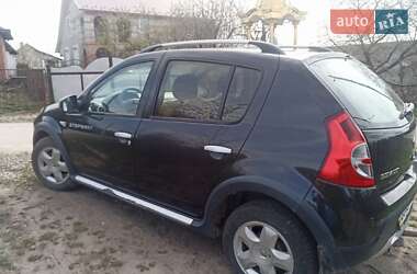 Хетчбек Renault Sandero 2012 в 