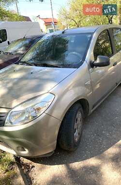 Хэтчбек Renault Sandero 2009 в 