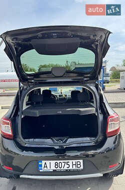 Хэтчбек Renault Sandero 2013 в 