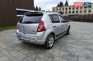 Хэтчбек Renault Sandero 2010 в 