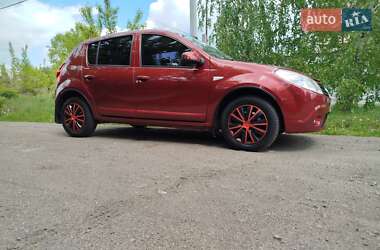 Хетчбек Renault Sandero 2012 в 