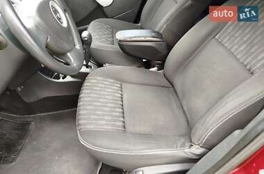 Хетчбек Renault Sandero 2012 в 