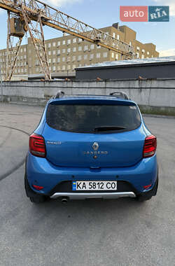 Хетчбек Renault Sandero 2017 в 