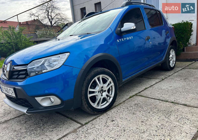 Хэтчбек Renault Sandero 2017 в Берегово