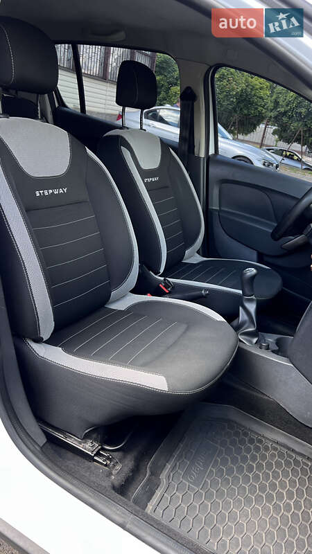 Хэтчбек Renault Sandero 2017 в Хороле