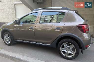 Хетчбек Renault Sandero 2018 в 