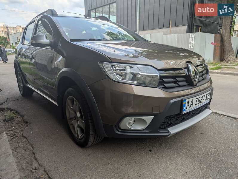 Хетчбек Renault Sandero 2018 в 