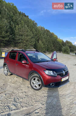 Хетчбек Renault Sandero 2015 в 