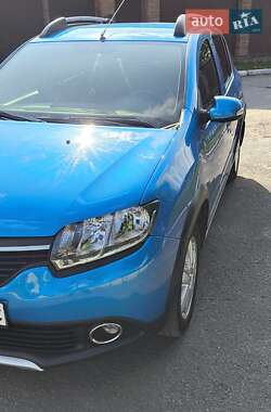 Хэтчбек Renault Sandero 2014 в 