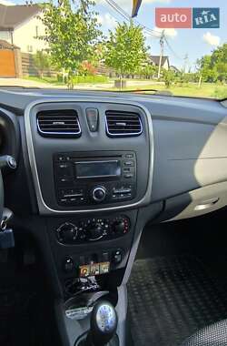 Хэтчбек Renault Sandero 2014 в 