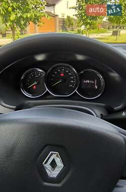 Хэтчбек Renault Sandero 2014 в 