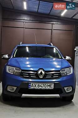 Хетчбек Renault Sandero 2017 в 