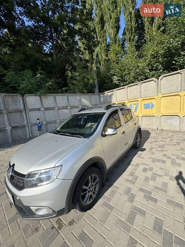 Хэтчбек Renault Sandero 2017 в Днепре
