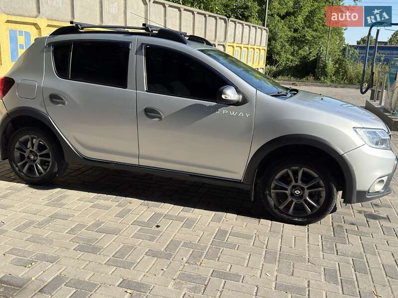 Хэтчбек Renault Sandero 2017 в Днепре