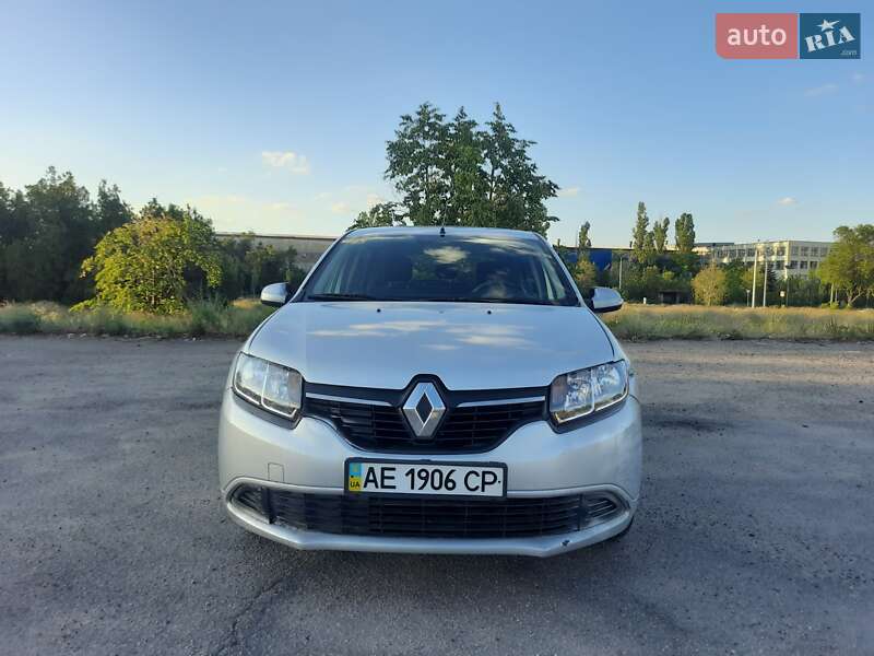 Хэтчбек Renault Sandero 2013 в 