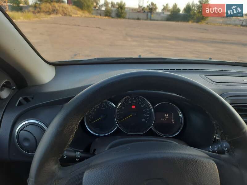 Хетчбек Renault Sandero 2013 в Дніпрі