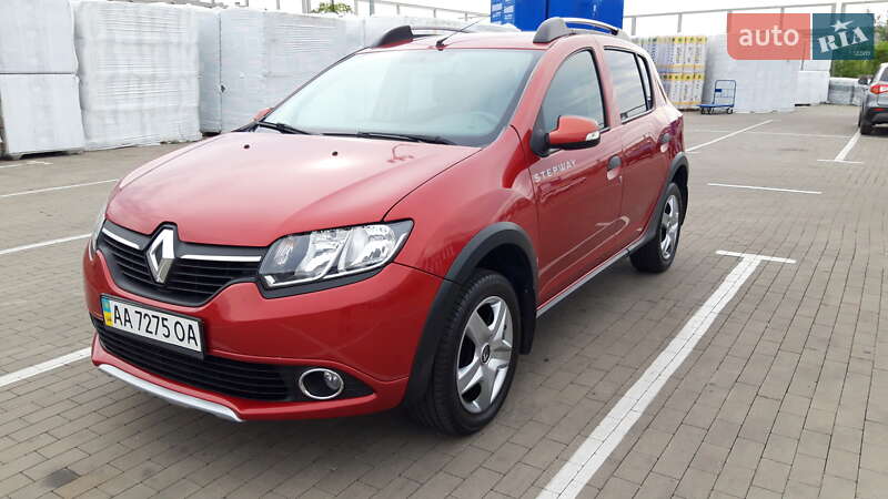 Хэтчбек Renault Sandero 2013 в 