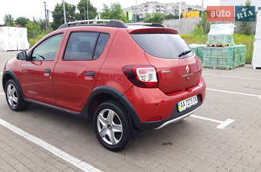 Хэтчбек Renault Sandero 2013 в 