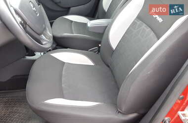 Хэтчбек Renault Sandero 2013 в 