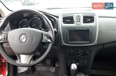 Хэтчбек Renault Sandero 2013 в 