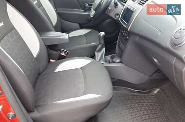 Хэтчбек Renault Sandero 2013 в 