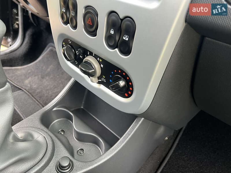 Хэтчбек Renault Sandero 2012 в Киеве