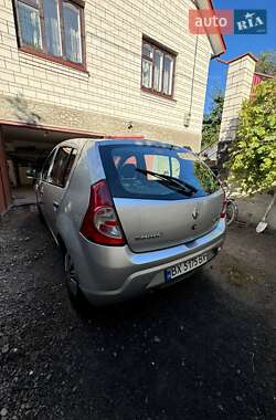 Хэтчбек Renault Sandero 2010 в 