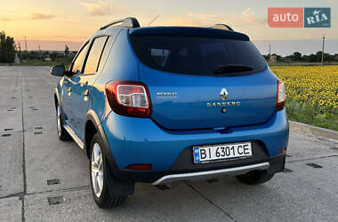 Хэтчбек Renault Sandero 2015 в 