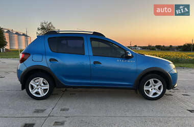 Хэтчбек Renault Sandero 2015 в 